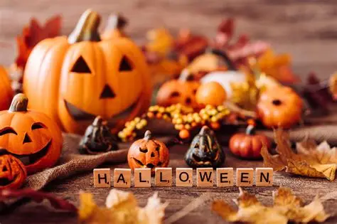 A few pumpkins sit behing a sign that says "Halloween."